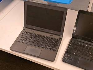 lot 200D image: Dell 12 Laptop Computer 1GY18B2