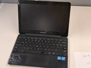 lot 200E image: Samsung 12 Laptop Computer