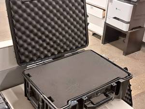 lot 283 image: Hard Side Carry Case