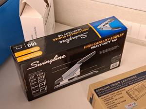 lot 704 image: Swingline Heavy Duty High Capacity Stapler 160 (New)