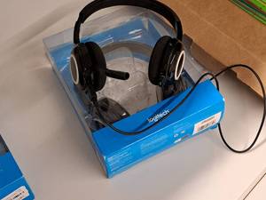 lot 707 image: Lot of (2) Logitech Wireless Headsets H600 (New)