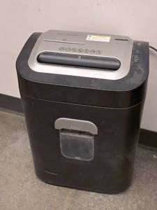 lot 719 image: Royal 16-Sheet Crosscut Paper Shredder 1620Max
