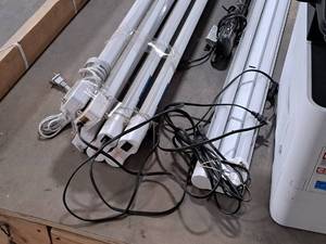 lot 728 image: Lot of (6) Fluorescent Light Fixtures