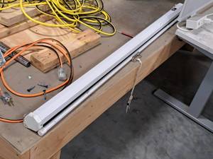 lot 734 image: Elite Screens 56 Roll-Up Screen