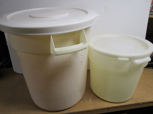 Cambro & Rubbermaid Food Containers
