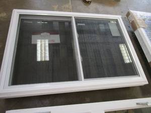 lot 36 image: Simonton 6500 Series 60 in x 41.5 in Full Screen Slider Window in White Vinyl