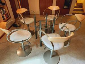 Table & 5 Chairs