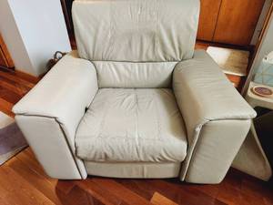 Chateau DAx Powered Reclining Leather Chair