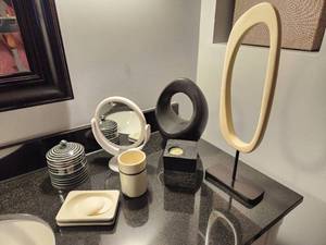 Decorative Lot 9