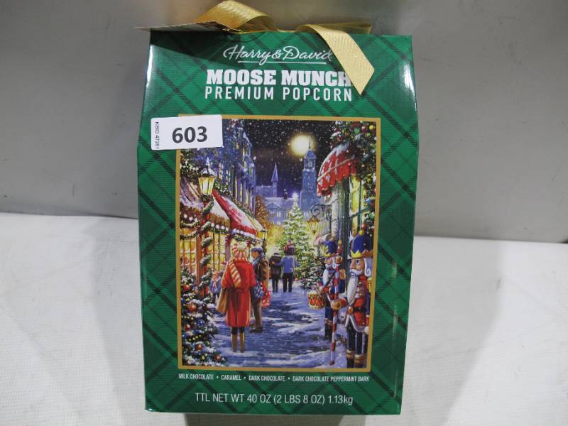 lot 679 image: NEW Harry and David Moose Munch Premium Popcorn 4 Pack