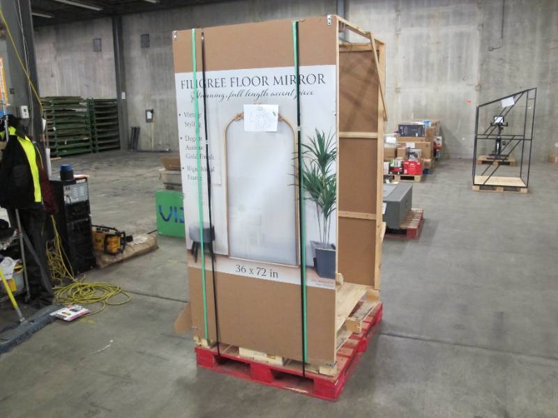 lot 413 image: Wooden Frame Built Fit Onto Pallets - Perfect for Projects