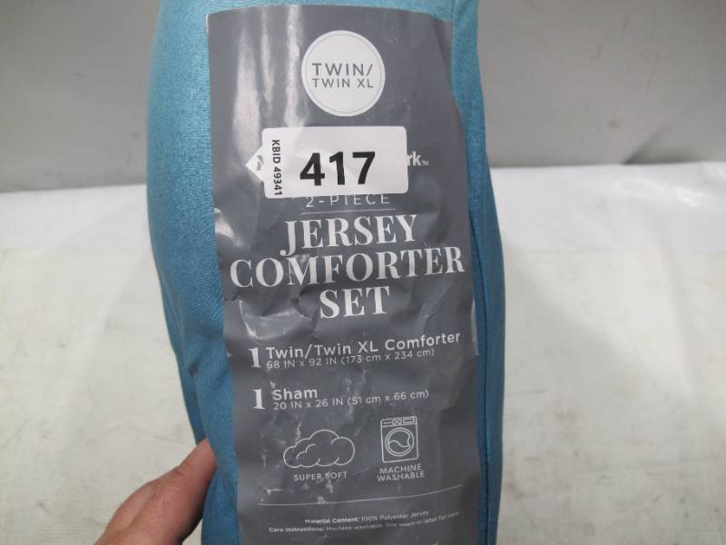 lot 658 image: NEW Members Mark TwinTwin XL 2-Pc. Teal Ombre Jersey Comforter Set