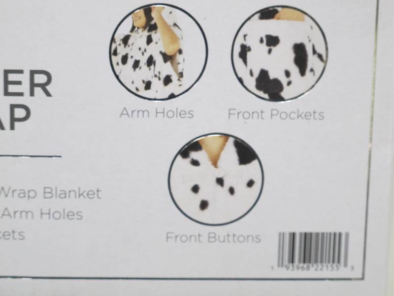 lot 721 image: NEW Members Mark Critter Wrap - COW