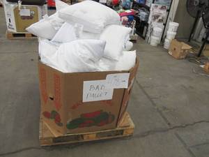 lot 418 image: Pallet of Store Overstock Store and Ecommerce Product and Returns - Bedding and Home