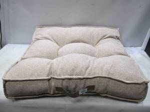 lot 453 image: Members Mark Tufted Pet Bed, 40 x 40 - Light Beige