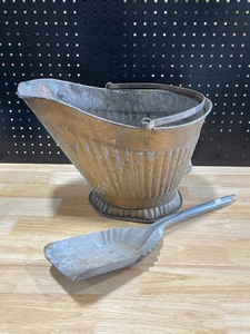 Ash Bucket with Scoop