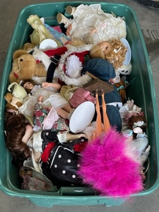 Tote of Dolls and Stands
