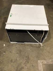 LG 22,000 BTU 230208-Volt Dual Inverter Window Air Conditioner LW2217IVSM Cools 1,300 Sq Ft, Wi-Fi Enabled with Remote  For Parts Customer Returns See Pictures
