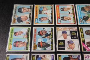lot 79 image: Vintage Baseball Card Lot  20 Cards Low Grade