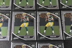 lot 82 image: 2020 Absolute Jordan Love #162 Rookie Card Investment Lot  10 Rookie Cards