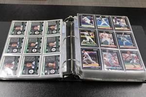 lot 94 image: 1992 Pinnacle Baseball Complete Set In Pages