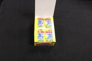 lot 125 image: 1990 Score Baseball Hobby Box  36 Packs