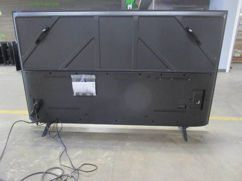 lot 999 image: Hisense - 85 Class U7H Series Quantum ULED 4K UHD Smart Google TV 85U7H RESERVE $800.00