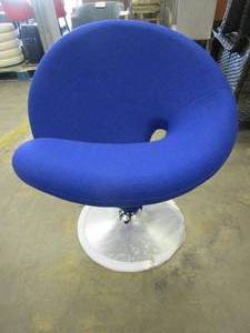 lot 105 image: Ziggy Swivel Leisure Chair - Dark Blue
