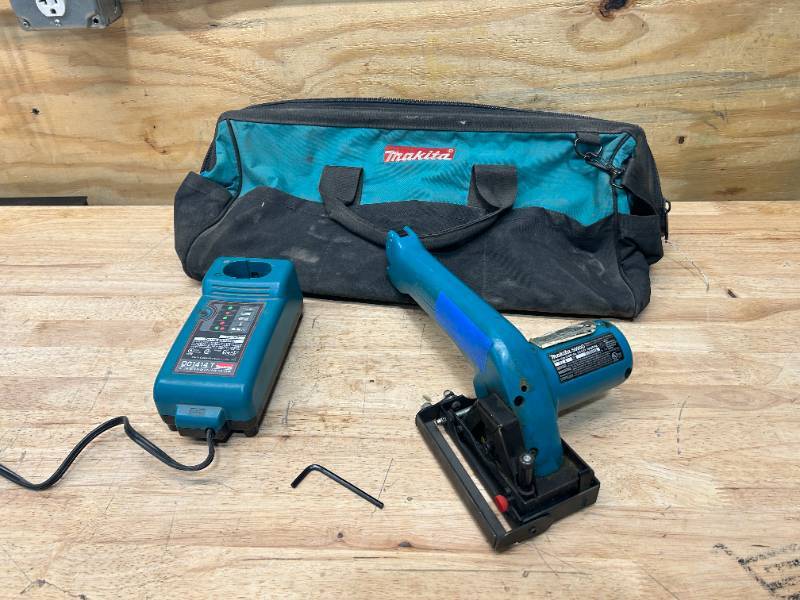 MAKITA 5090D Cordless Circular Saw Roto Skimmer with Battery and