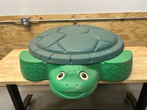 LITTLE TIKES Sand Box