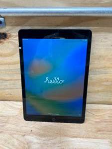 APPLE IPAD (8th Generation) with Charger