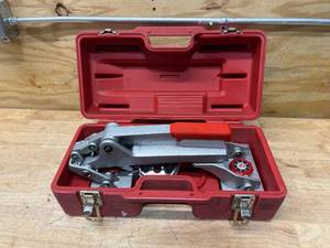 ROBERTS Locking Pattern Matching and Seam Repair Stretcher with Case
