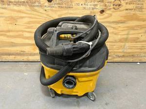 DEWALT 8 Gal. HEPA Dust Extractor with Automatic Filter Cleaning