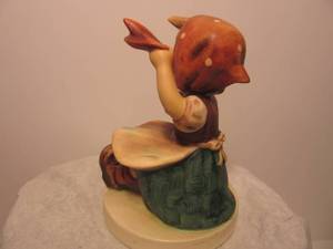 lot 40 image: Mk5 Farewell Hummel Figurine