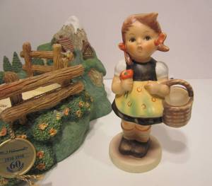 lot 50 image: 60th Anniversary Limited Edition Summer Stroll 3-Piece Hummel Scape 