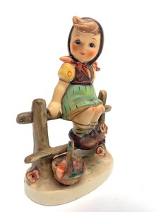 lot 14 image: Mk5 Just Resting Hummel Figurine