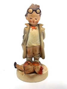 lot 17 image: Mk2 Doctor Hummel Figurine