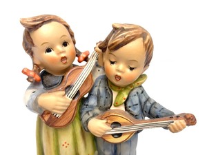 lot 20 image: Mk6 Happy Days Hummel Figurine