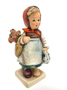 lot 28 image: Mk5 Weary Wanderer Hummel Figurine