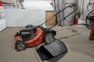 lot 18 image: Jonsered AWD mower