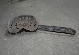 lot 29 image: tractor seat
