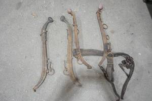 lot 33 image: horse harness yoke