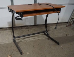 lot 39 image: computer desk
