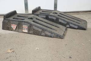 lot 41 image: car ramps