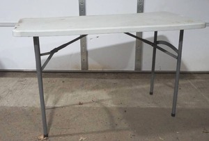 lot 43 image: poly folding table