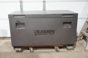 lot 51 image: metal storage cabinet