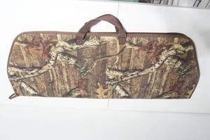 lot 62 image: bow case