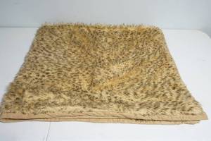 lot 76 image: faux fur blanket