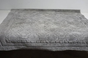 lot 77 image: accent rug