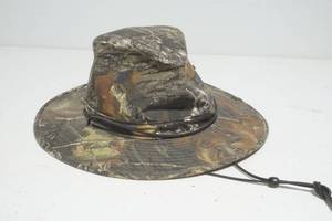 lot 93 image: camo hat